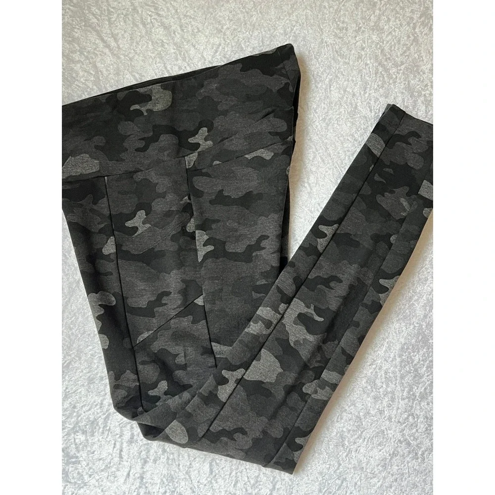 Cabi Black Grey Camo Legging Size Small Pockets Rayon Nylon Blend - Picture 5 of 10